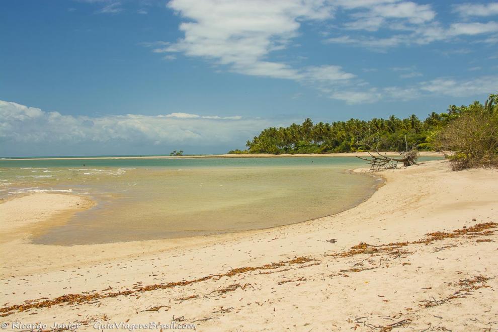 Imagem da Praia da Ponta dos Castelhanos, paraíso e aqui.